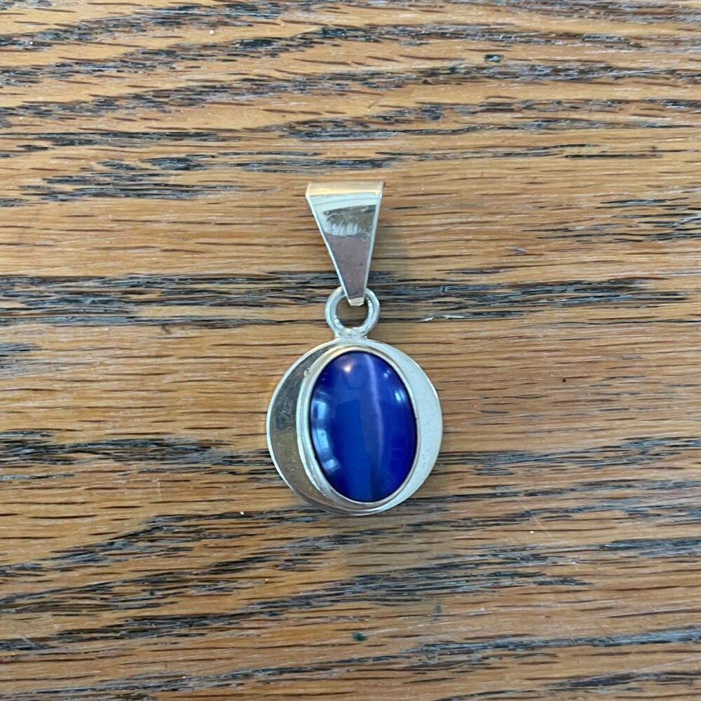Blue cats eye & sterling silver pendant /very pretty
